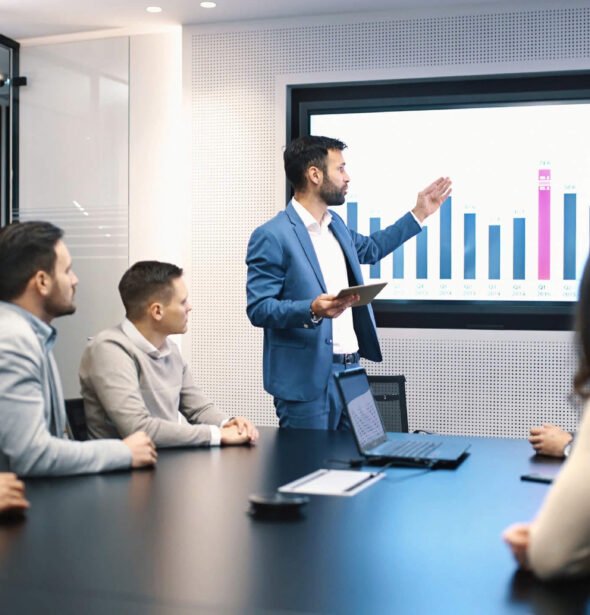 THỊ TRƯỜNG KINH DOANH VIỆT NAM NỬA CUỐI NĂM 2025: CƠ HỘI ĐAN XEN THÁCH THỨC